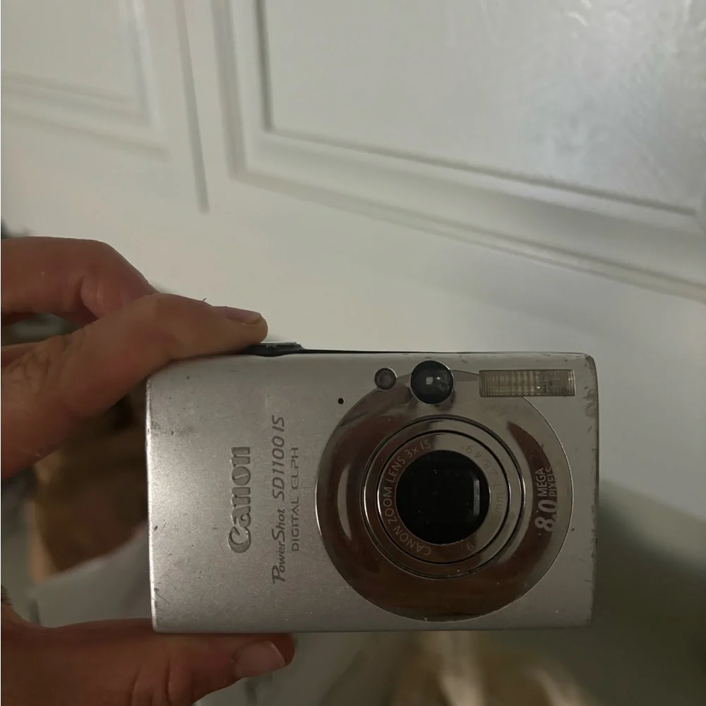 Canon Powershot SD1100 DIGITAL ELPH IS - SELLING FOR PARTS